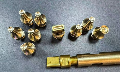 Handheld heat staker-replaceable horn