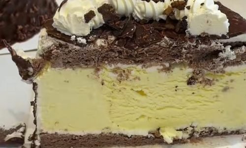 A Failure Case of Cutting Ice Cream Cake in Traditional Ways A Failure Case of Cutting Ice Cream Cake in Traditional Ways